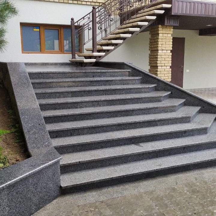 Лестница из гранита Л-13